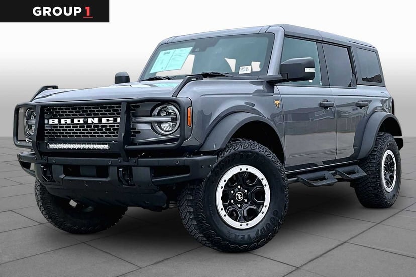 2023 Ford Bronco - Image 2