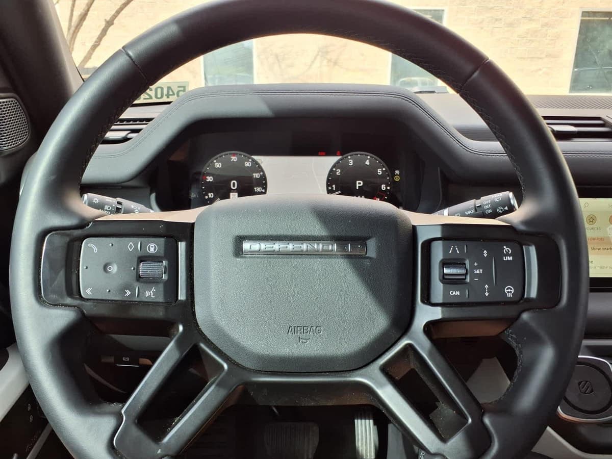 2024 Land Rover Defender - Image 25