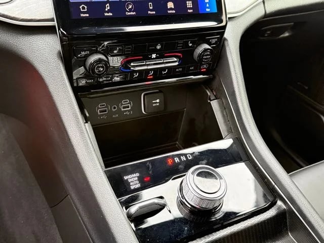 2024 Jeep Grand Cherokee - Image 19