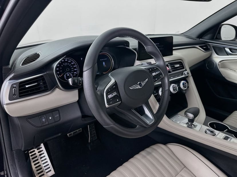 2023 Genesis G70 - Image 9