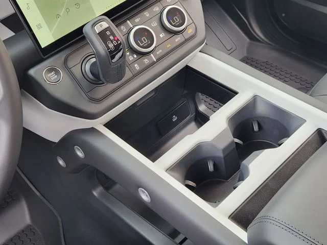 2026 Land Rover Defender 130 - Image 18