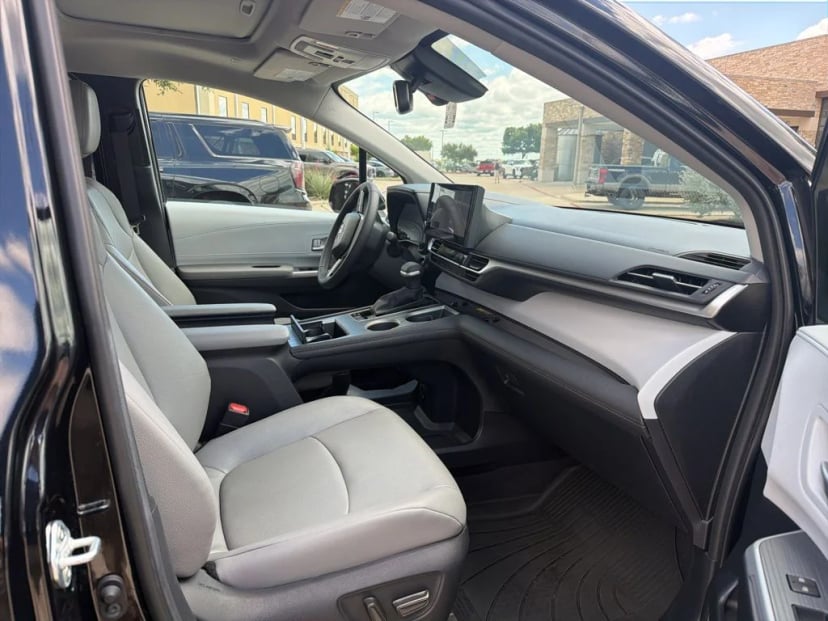 2026 Toyota Sienna - Image 10