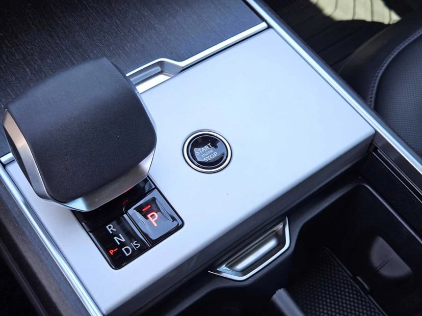 2026 LAND ROVER Range Rover - Image 16