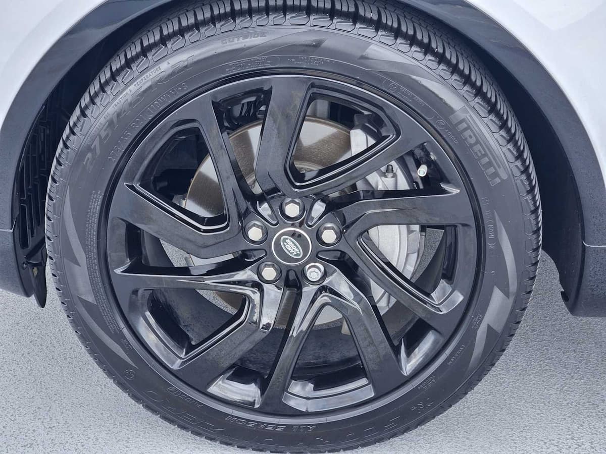 2025 Land Rover Discovery - Image 10