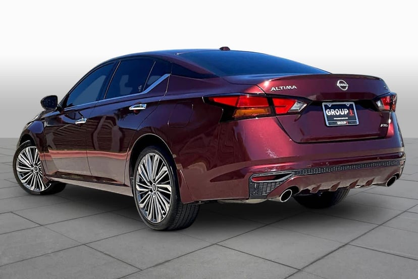 2023 Nissan Altima - Image 12