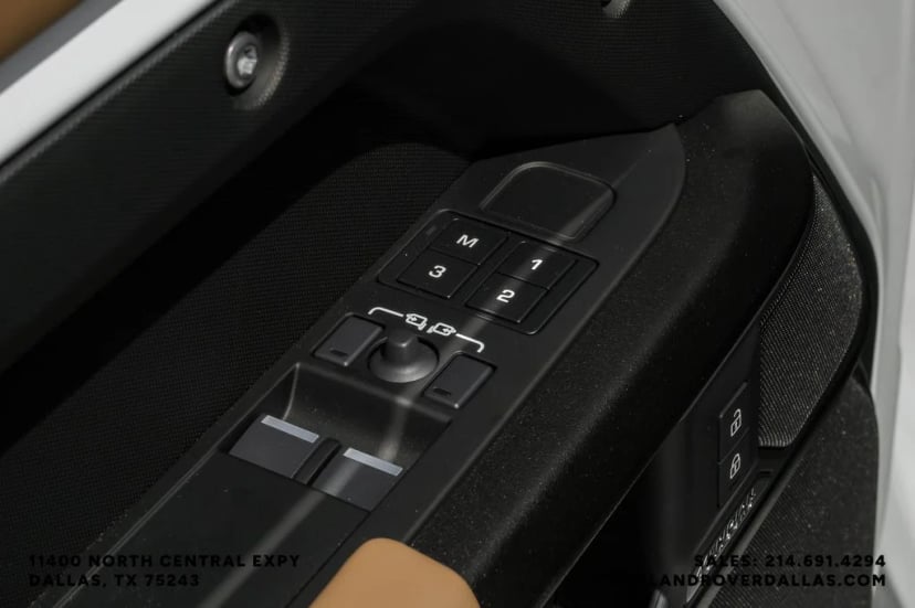 2026 Land Rover Defender 90 - Image 32
