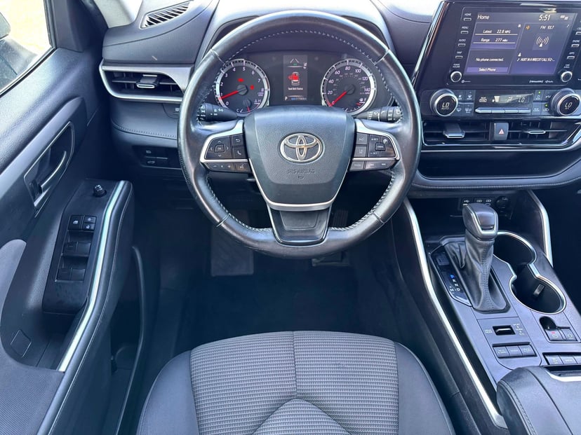2022 Toyota Highlander - Image 21
