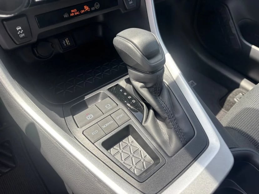 2025 Toyota RAV4 - Image 16