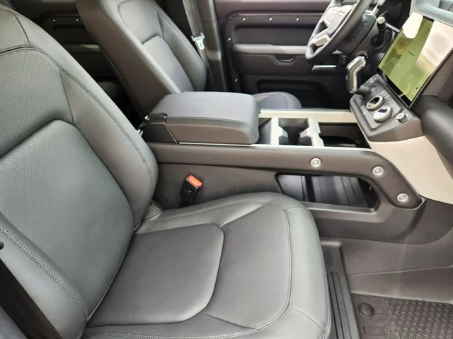 2026 Land Rover Defender 130 - Image 13