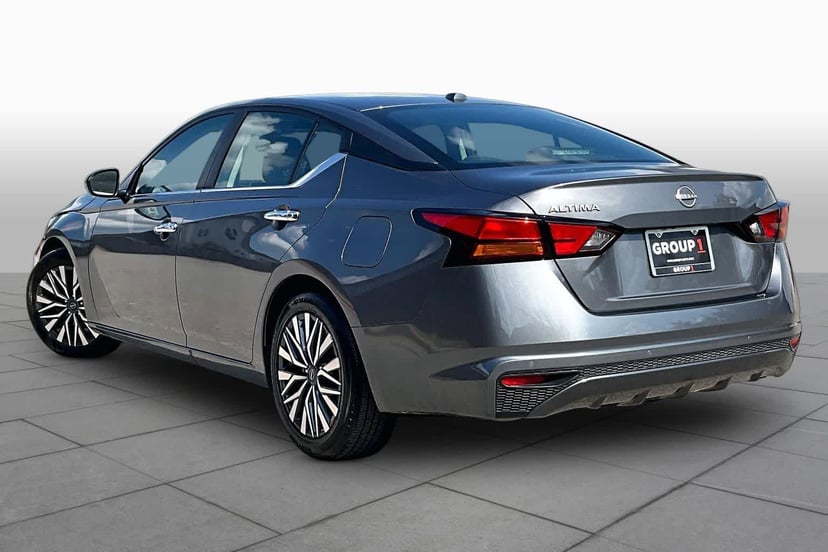 2025 Nissan Altima - Image 12