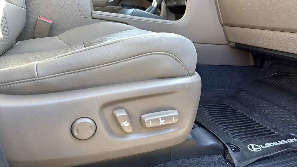 2023 Lexus GX - Image 25