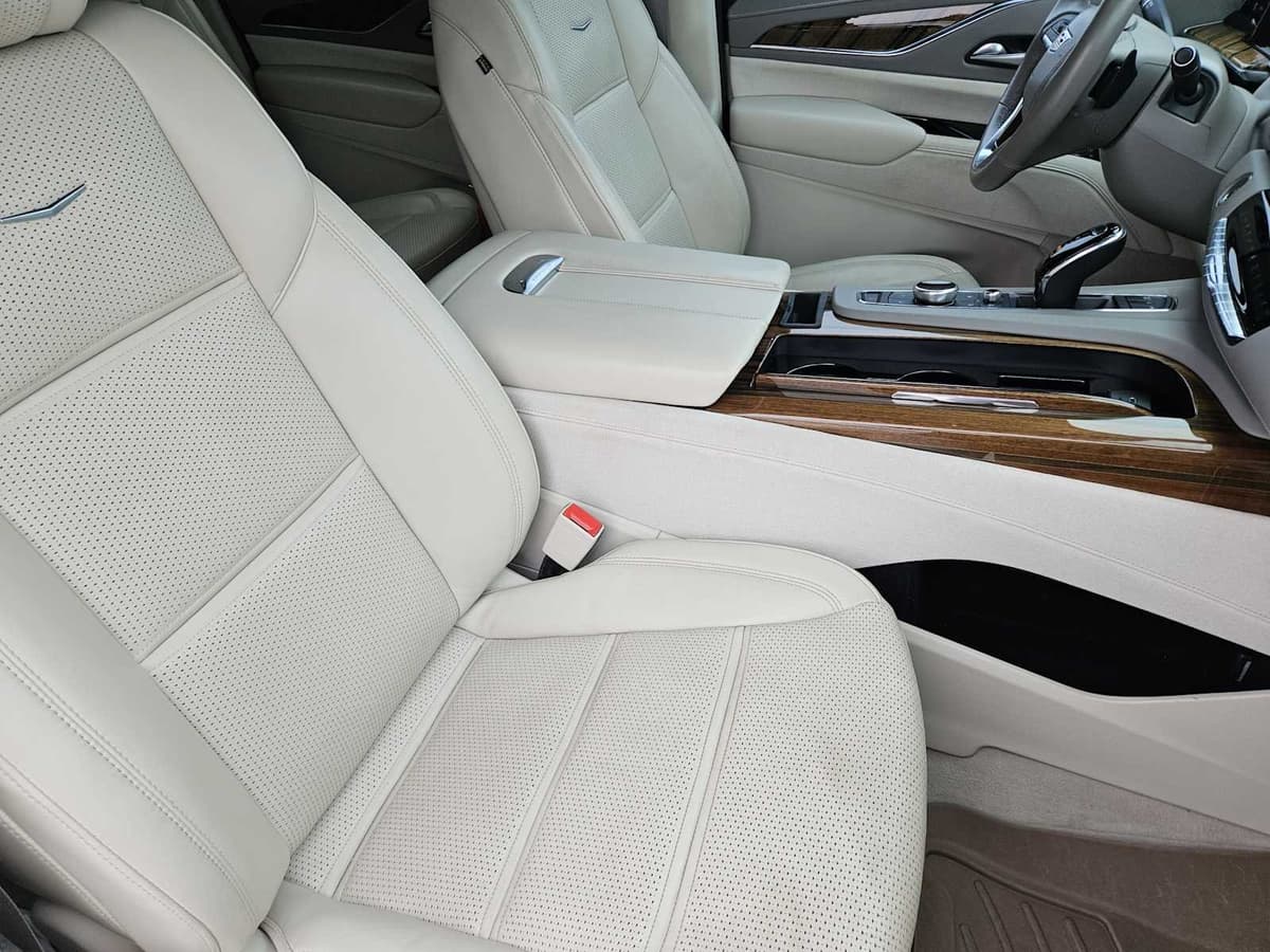 2023 Cadillac Escalade ESV - Image 12