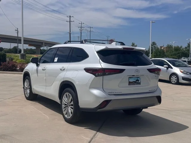 2026 Toyota Highlander Hybrid - Image 6