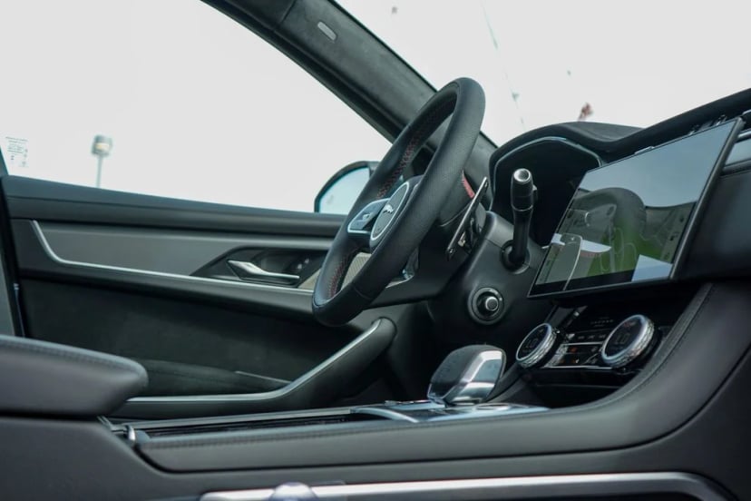 2026 Jaguar F-PACE SVR FINAL EDITION - Image 32