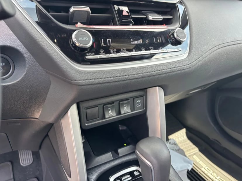 2025 Toyota Corolla Cross - Image 17