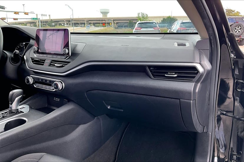 2022 Nissan Altima - Image 19