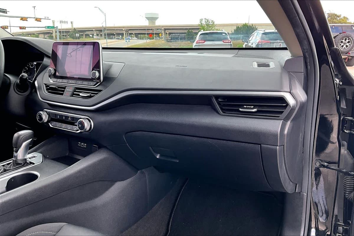 2022 Nissan Altima - Image 19