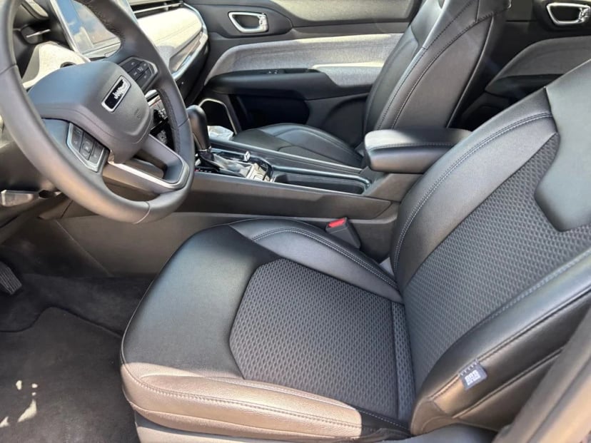 2025 Jeep Compass - Image 3