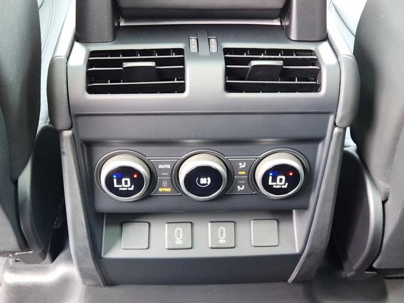 2026 LAND ROVER Defender 110 - Image 30