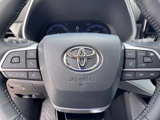 2026 Toyota Highlander Hybrid - Image 12