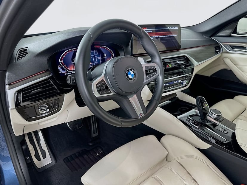 2023 BMW 5 Series - Image 9