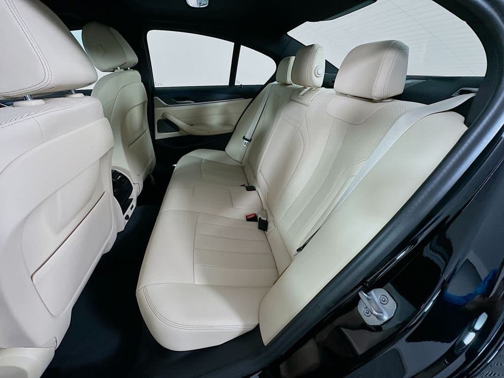 2023 BMW 5 Series - Image 25