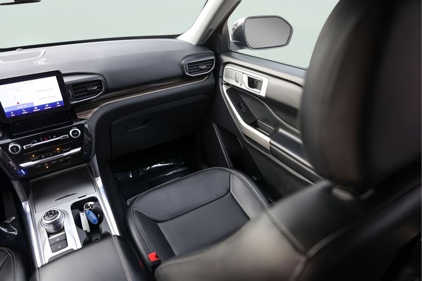 2023 Ford Explorer - Image 32