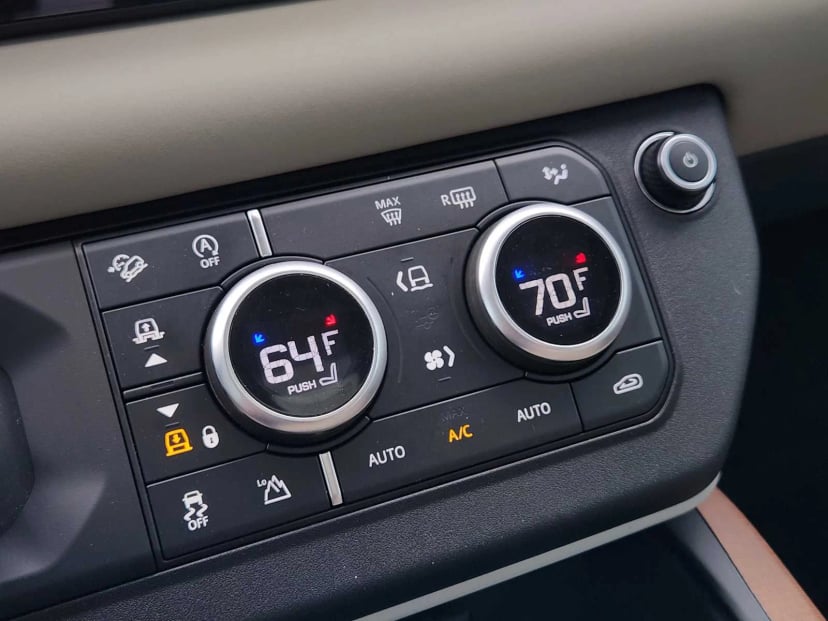 2024 Land Rover Defender - Image 18