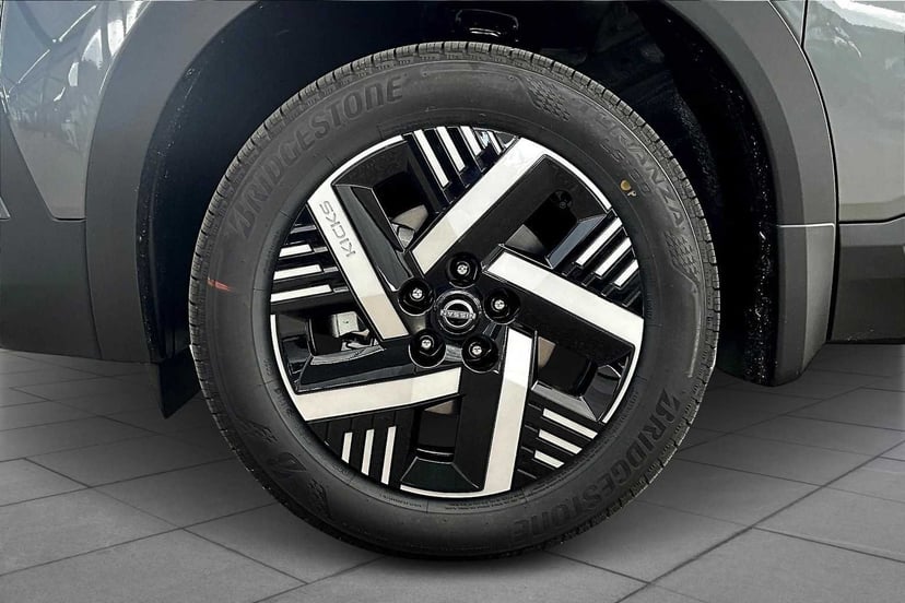 2025 Nissan Kicks - Image 9