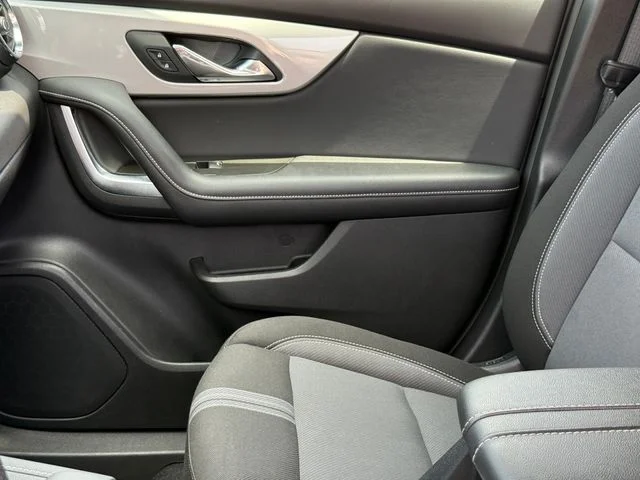 2025 Chevrolet Blazer - Image 9