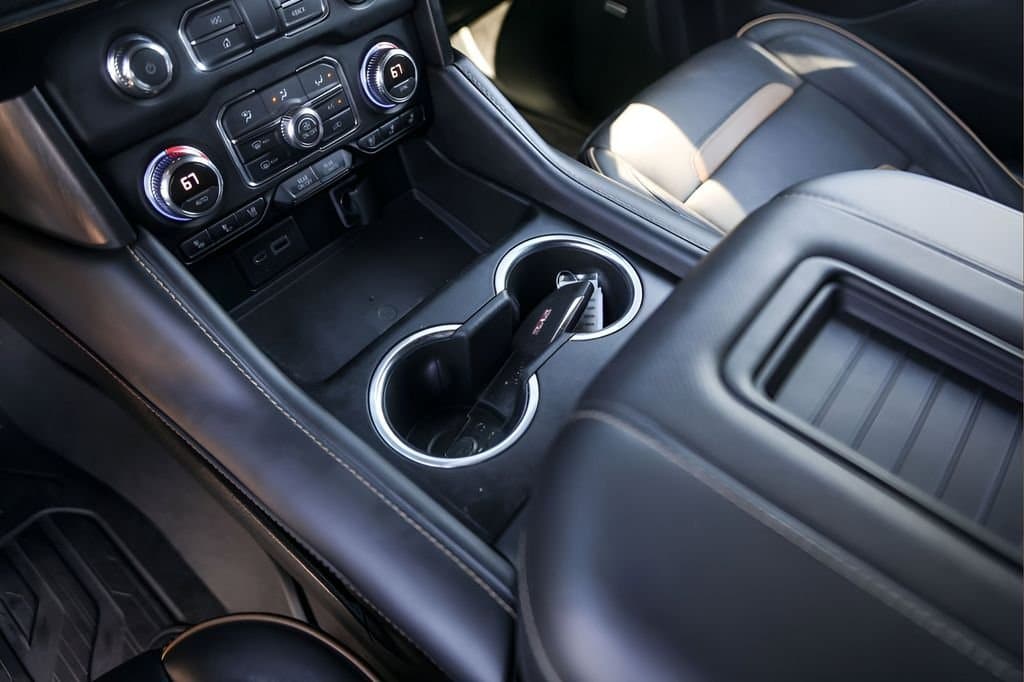 2022 GMC Yukon - Image 21