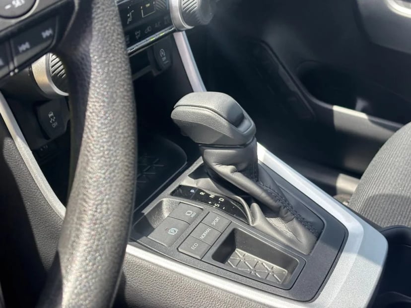 2025 Toyota RAV4 - Image 9