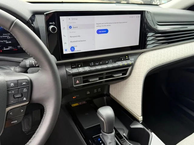 2025 Toyota Camry - Image 19