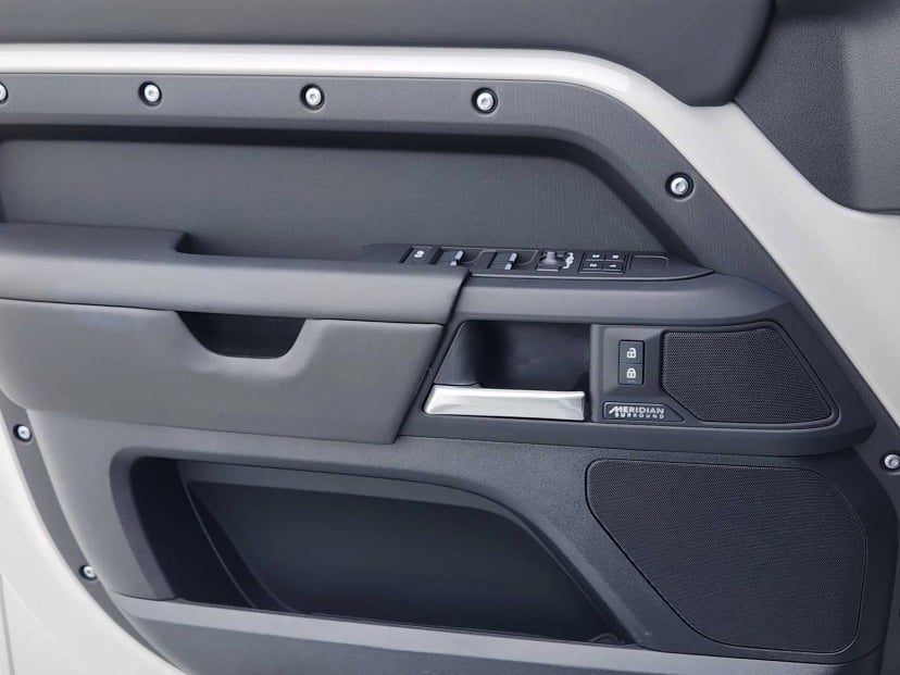 2026 LAND ROVER Defender 130 - Image 21