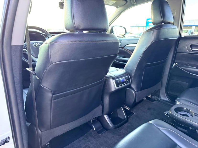 2019 Toyota Highlander - Image 21