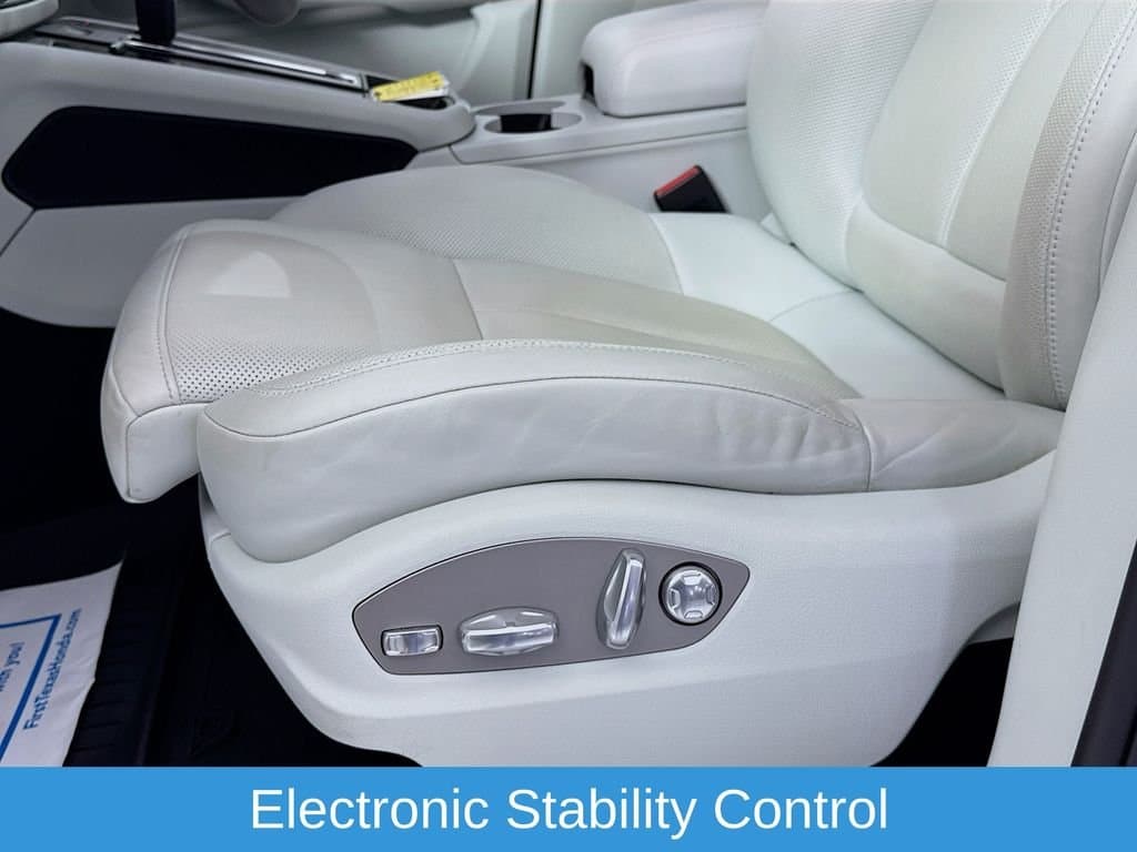 2024 PORSCHE Macan - Image 25