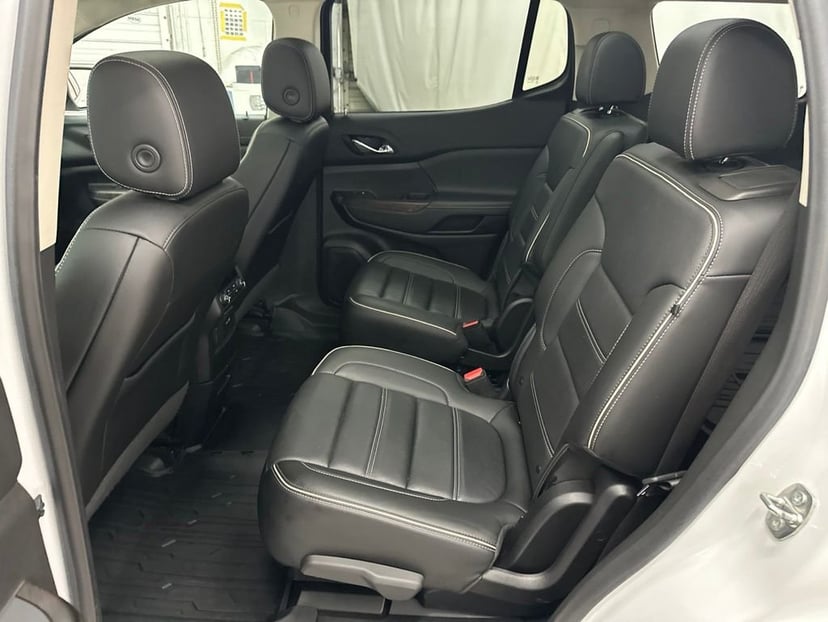 2021 GMC Acadia - Image 18