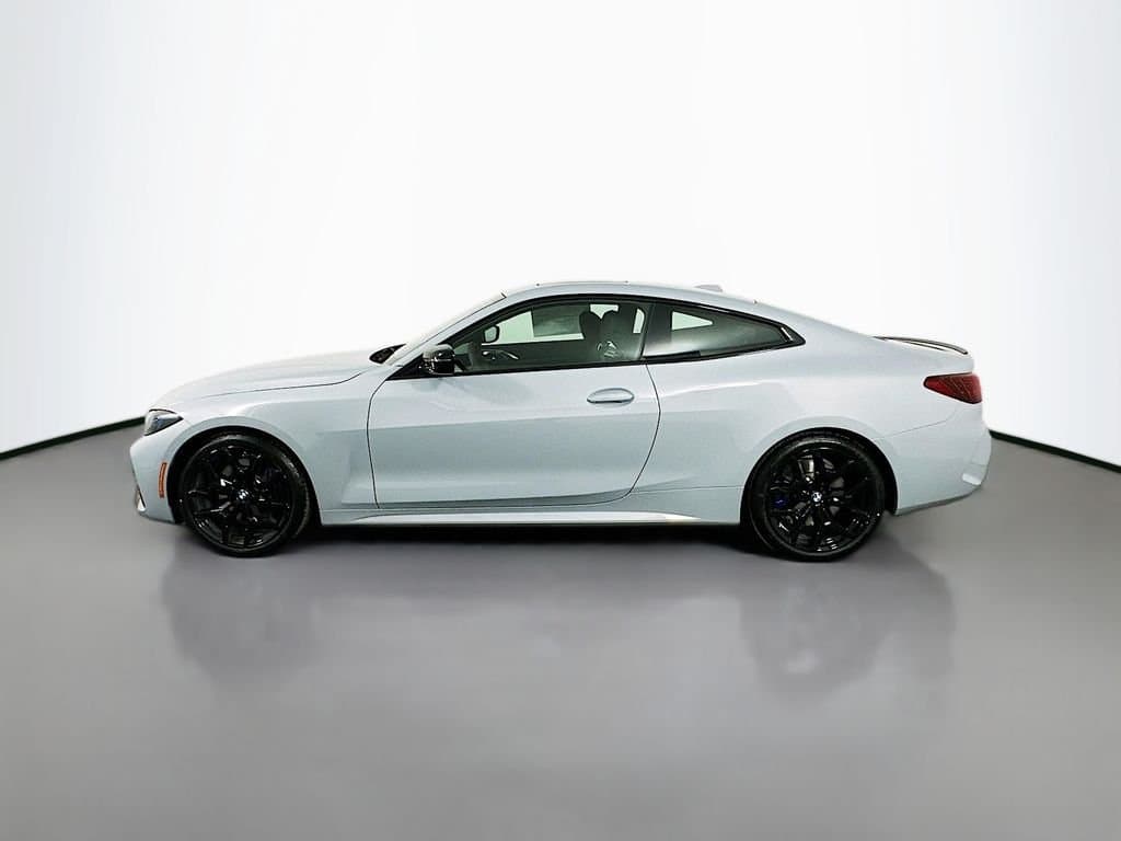 2025 BMW 4 Series - Image 8