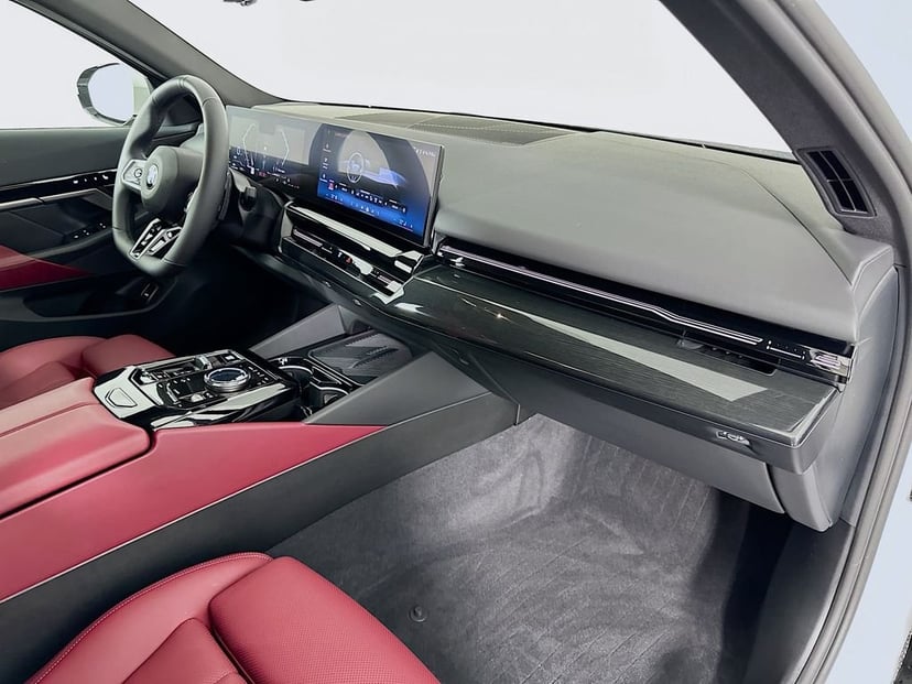 2025 BMW 5 Series - Image 30
