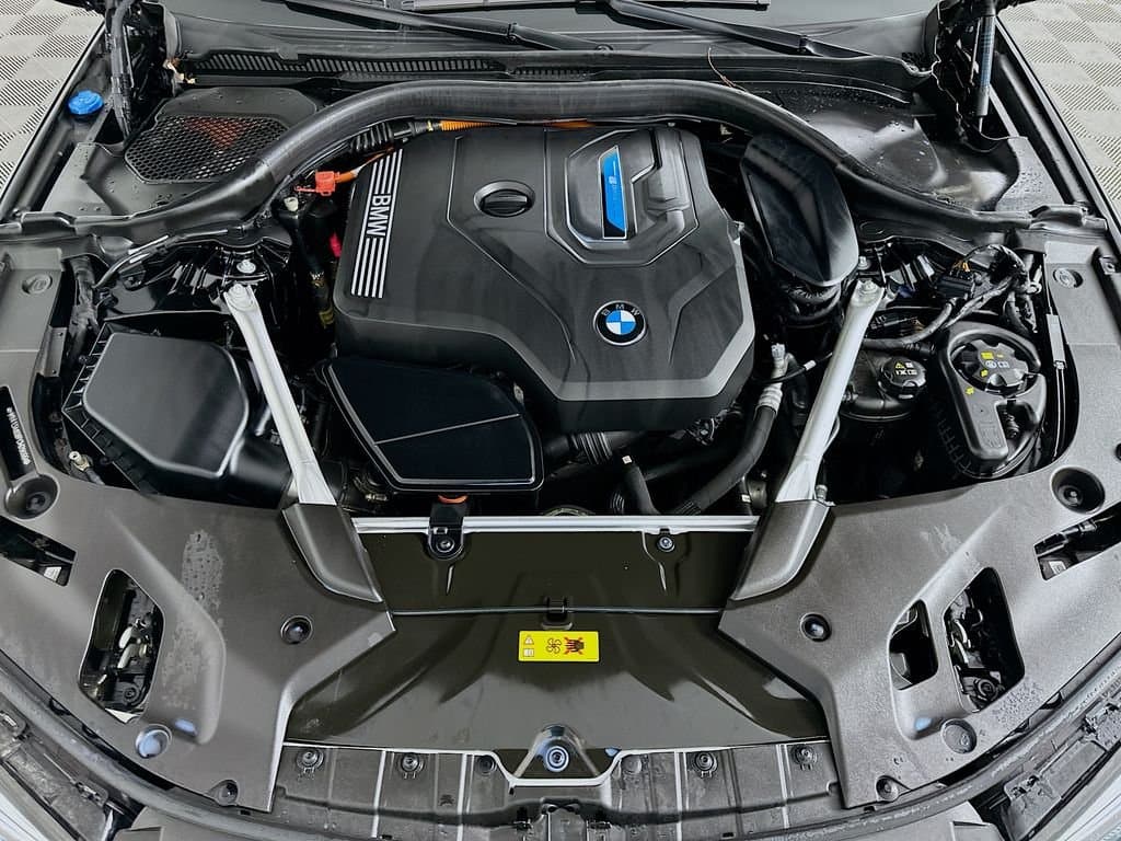 2023 BMW 5 Series - Image 31