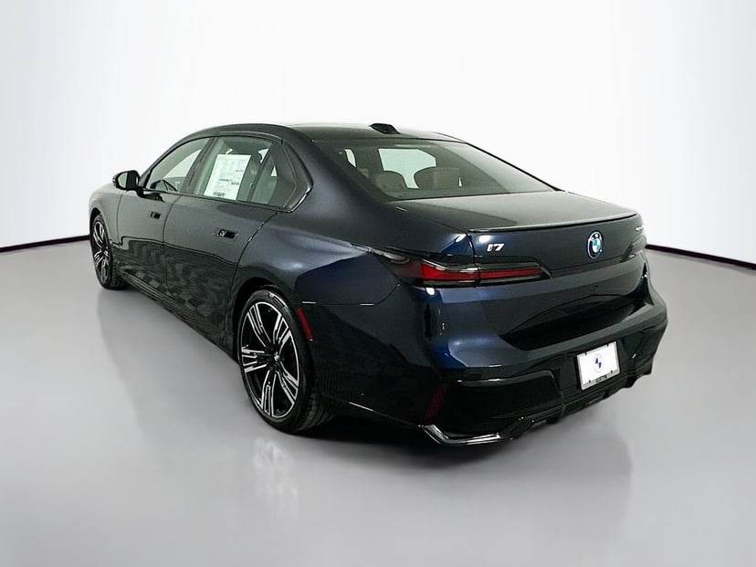 2025 BMW i7 - Image 7