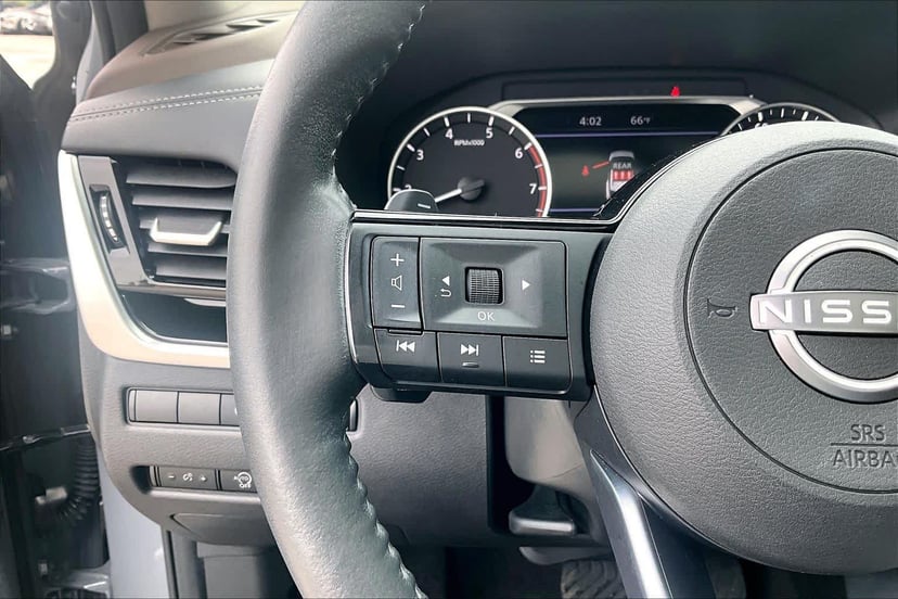 2023 Nissan Rogue - Image 24