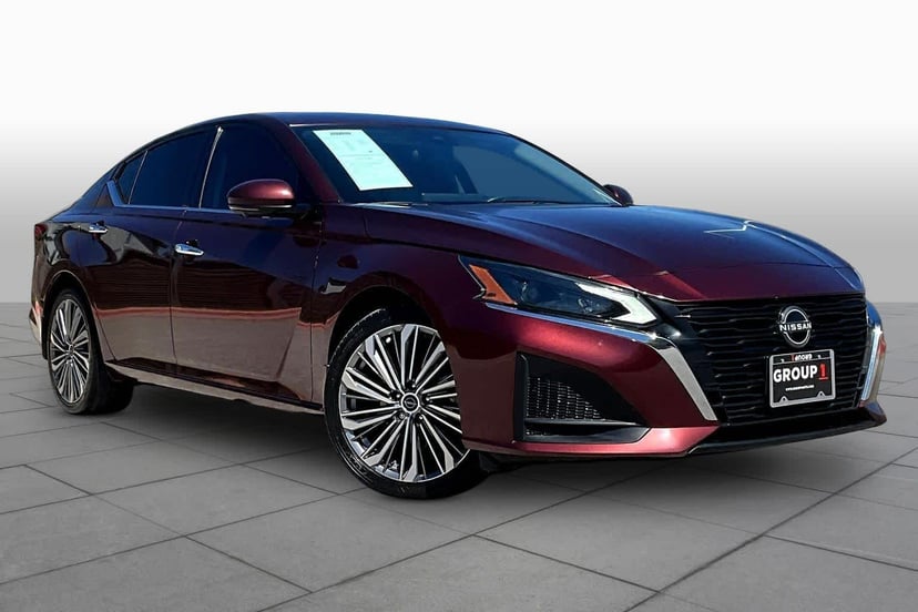 2023 Nissan Altima - Image 3