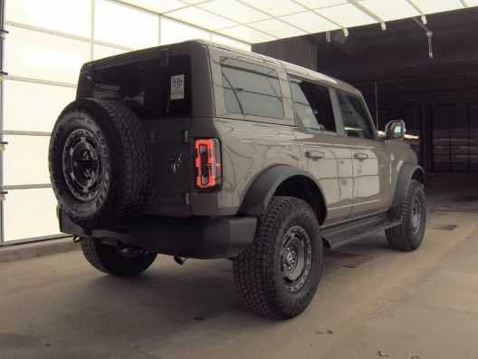 2025 Ford Bronco - Image 3