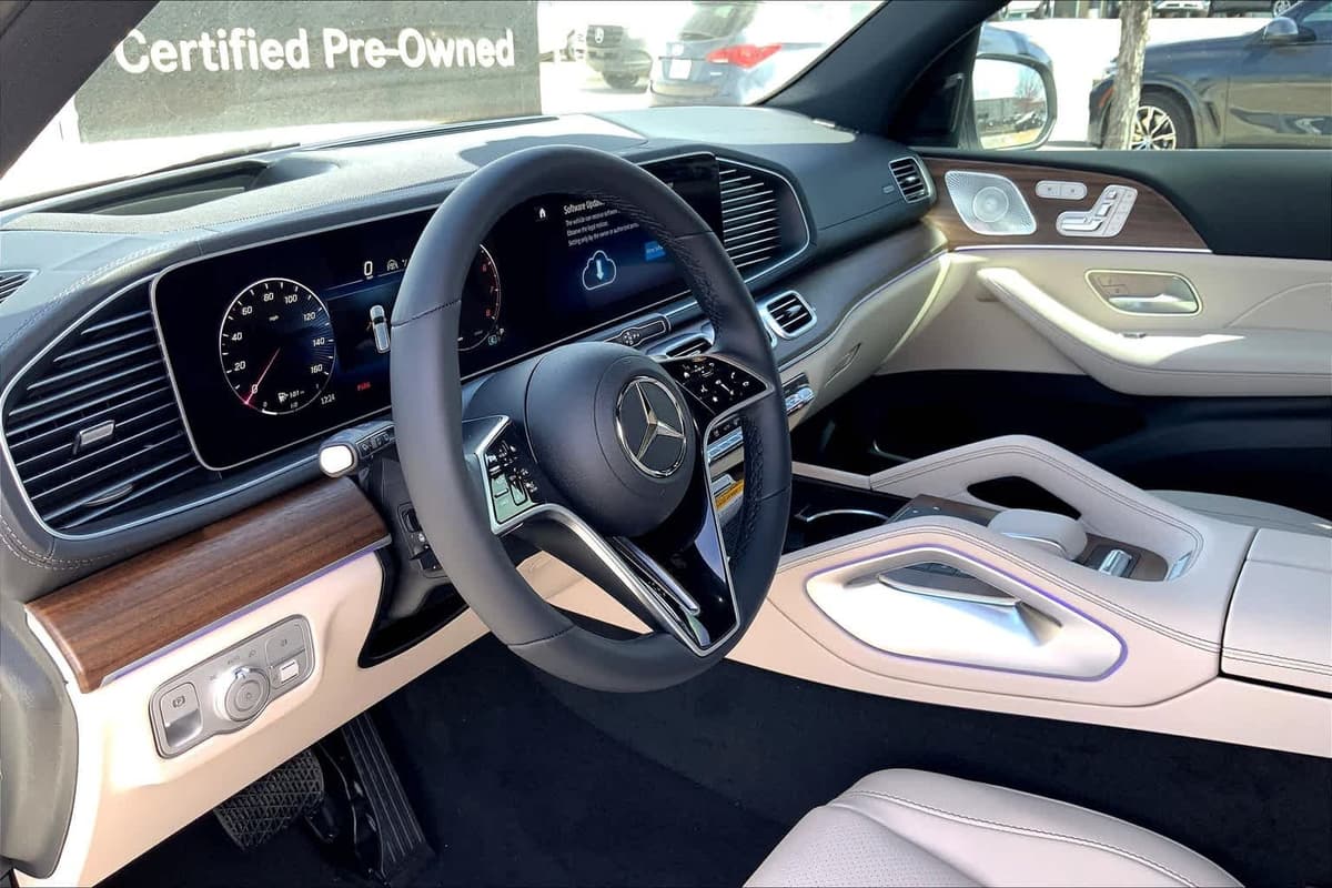 2025 Mercedes-Benz GLS 450 - Image 9