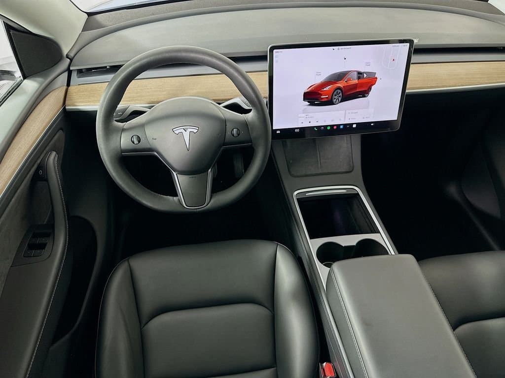 2025 Tesla Model Y - Image 22