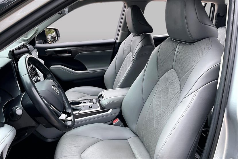 2021 Toyota Highlander - Image 8