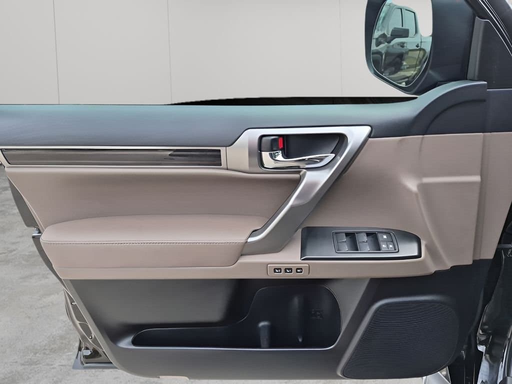 2022 Lexus GX - Image 26