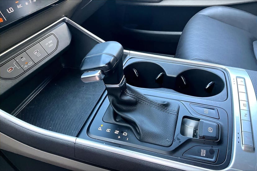 2025 Kia Carnival - Image 16