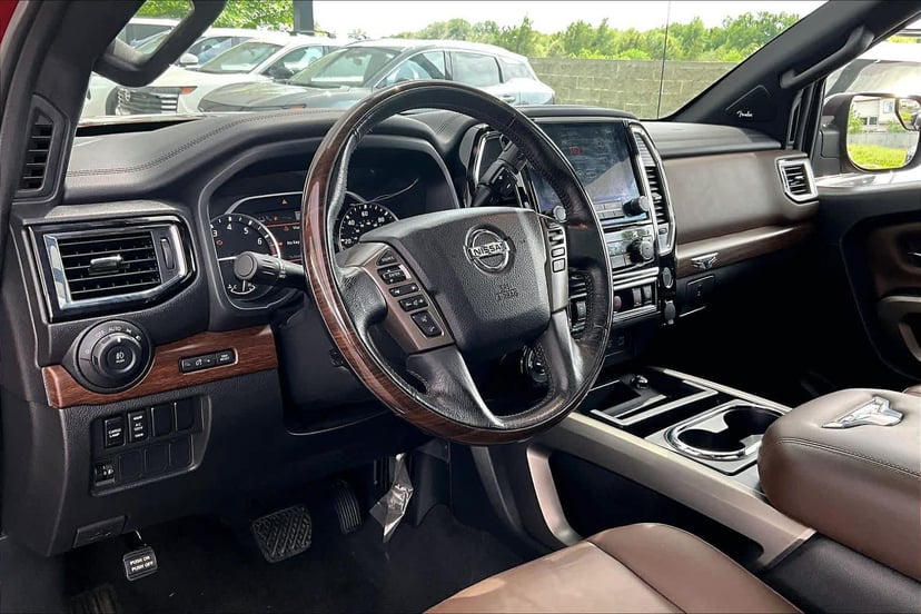 2021 Nissan Titan - Image 18